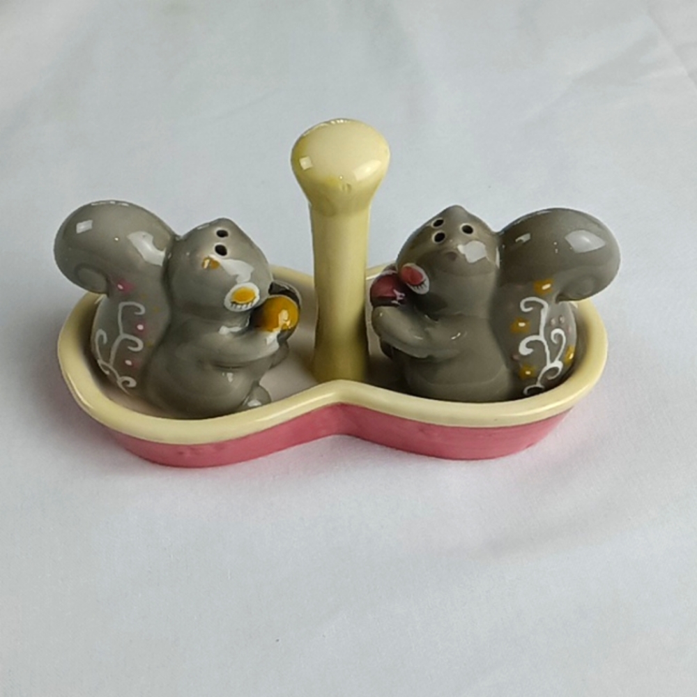 Francesca's Collections Salt & Pepper Shaker.